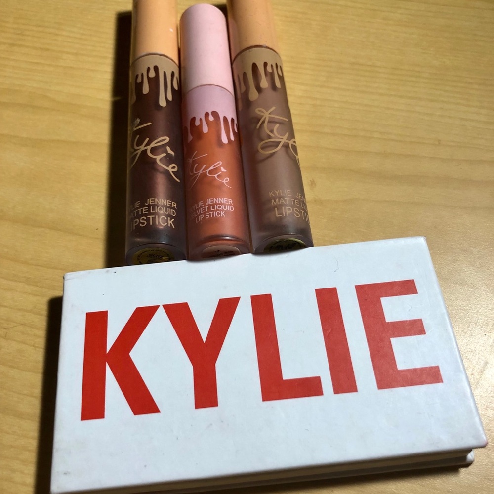 Kylie Cosmetics Smooch Palette + Kylie lipsticks